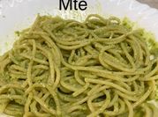 Una foto de pasta pesto