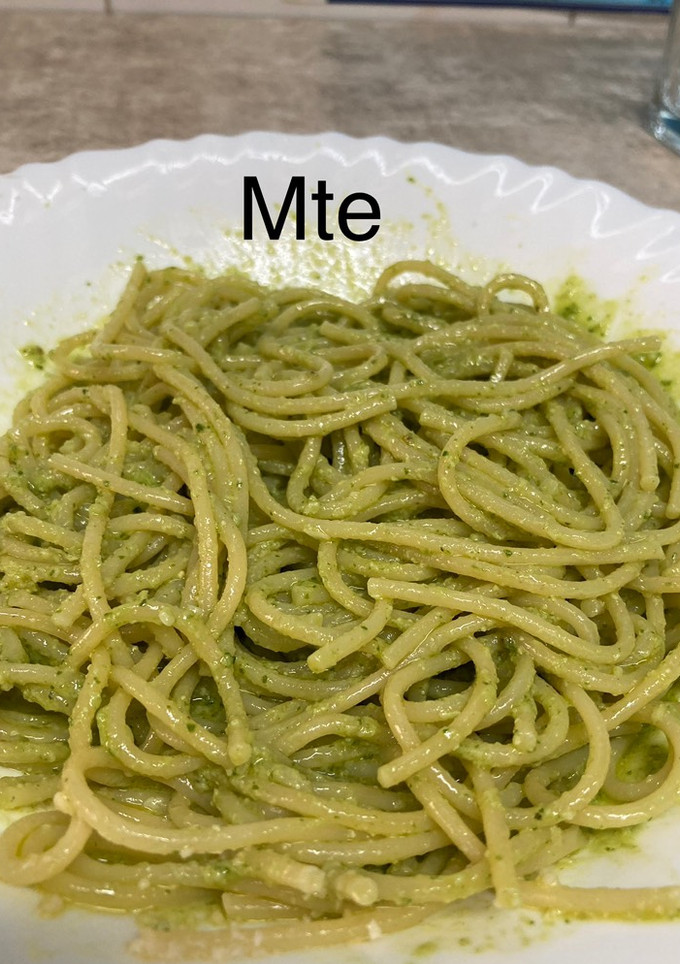 Una foto de Espaguetis al pesto Mte