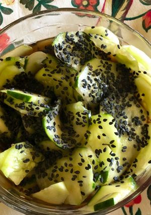 Una foto de Sunomono (ensalada pepino tipo japonés)