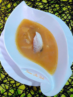 Una foto de Sopa de dorada con verduras y arroz