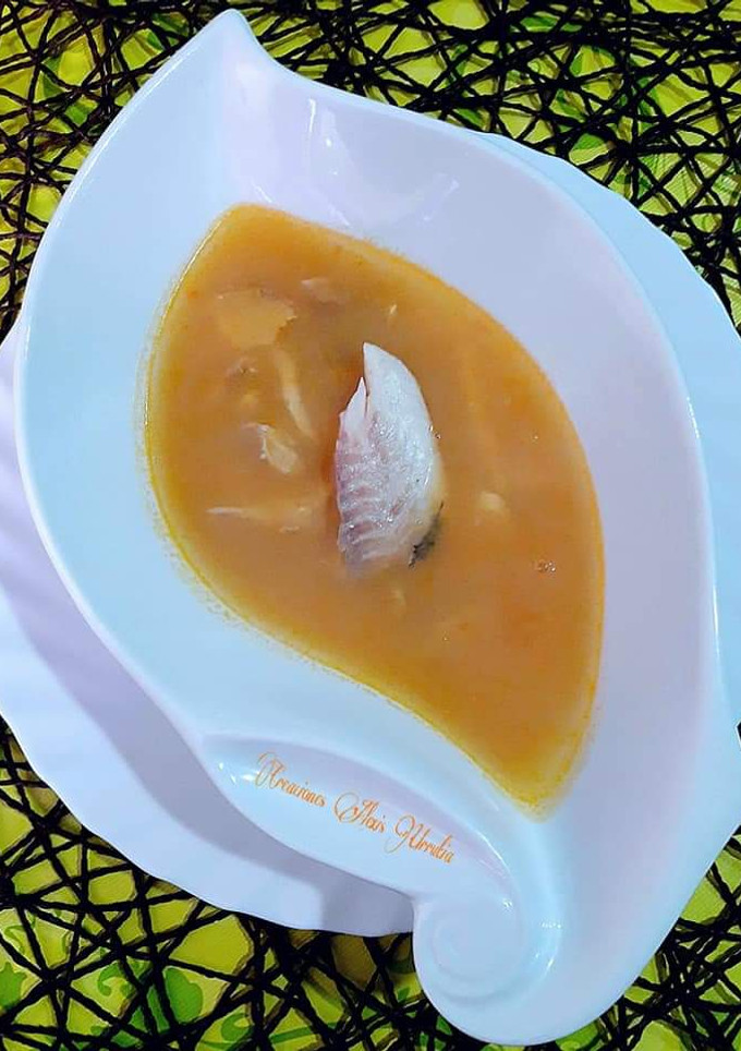 Una foto de Sopa de dorada con verduras y arroz