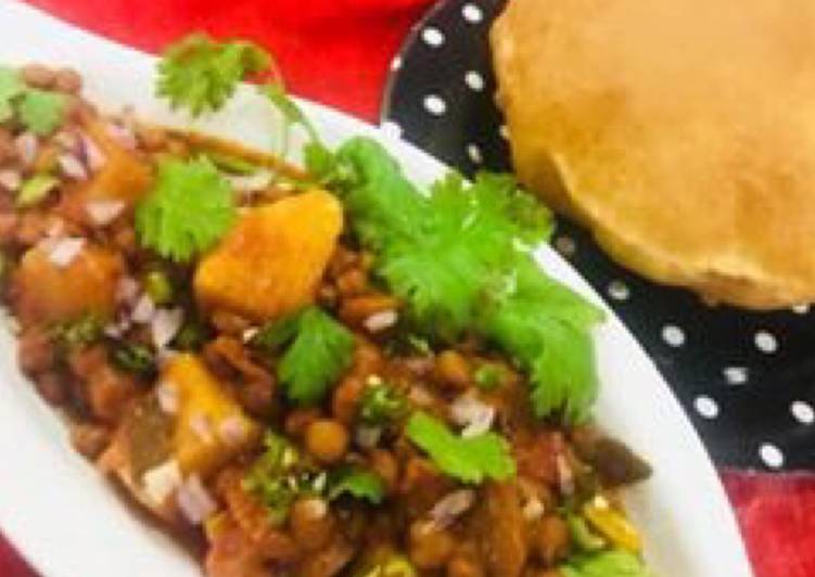 Recipe of Homemade Whosayna’s Chana Masala and Puri