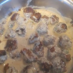 Sweddish meatballs with cream sauce A picture of Sweddish meatballs with cream sauce.