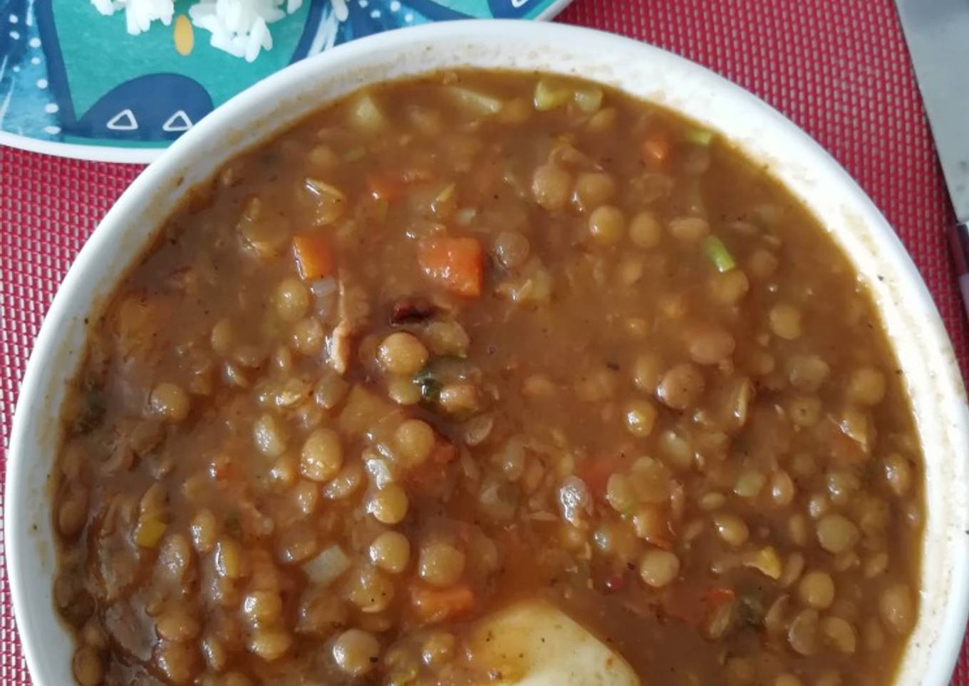 Lentejas rancheras (con carne y huevo)