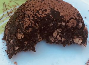 Una foto de Tortitas sin horno ni azúcar de dátiles, almendras y chocolate... impresio nantes! Saben a gloria 😍
