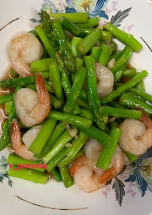 รูปของ หน่อไม้ฝรั่งผัดกุ้ง