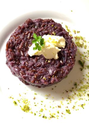 Foto di Riso rosso con cavolo e formaggio di capra