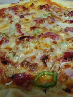 Una foto de Pizza con pimientos verdes