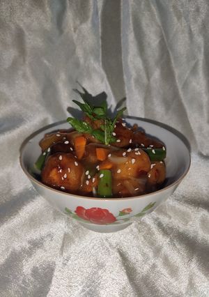 Una foto de Pollo rebozado en salsa de piña