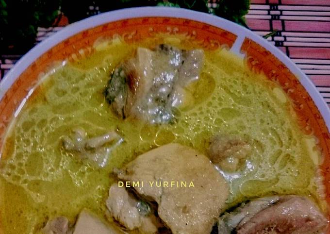 Opor Ayam Bumbu Kuning