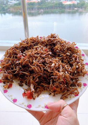 Hình của món Cá cơm rim tỏi ớt.