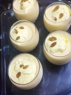 A picture of Mango Butterscotch Dry Fruits Shake.