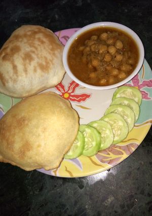 A picture of Chole Bhature.