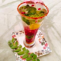 A picture of Pomegranate Mint Mojito (summer sips).