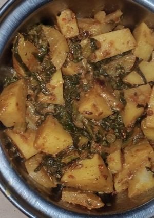 मूली के पत्तों की सब्जी (Mooli ke patto ki sabzi recipe in Hindi) रेसिपी मुख्य फोटो