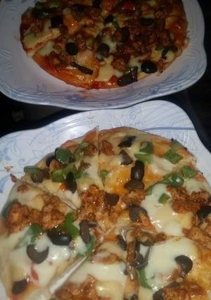 A picture of Afghani  tikka  pizza.