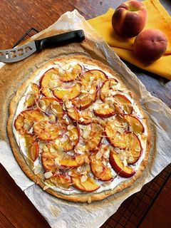 Une photo de ☆Pizza Chèvre et Pêches ☆