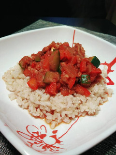 Una foto de Arroz integral con verduras y soja texturizada