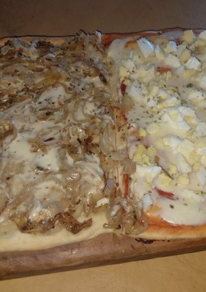 Una foto de Pizza de cebolla y huevo👩‍🍳👩‍🍳