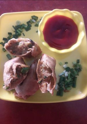 A picture of Chatpata aloo spring rolls.