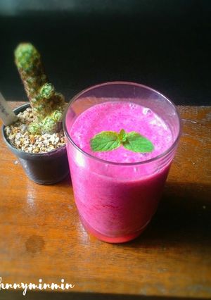 A picture of Mulberry Milkshake🍹.