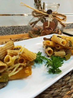 Una foto de Tortiglioni con setas 🍄 y espárragos en Panificadora Lidl