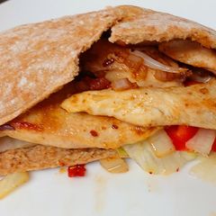 A picture of Chilli,Salt,Pepper+Garlic seasoned Chicken in a Wholemeal pitta.