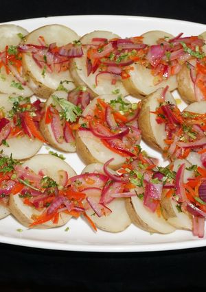 Una foto de Papas escabechadas