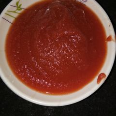 A picture of Tomato paste for curry.