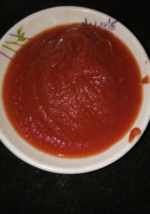 A picture of Tomato paste for curry.