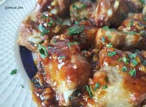 Foto principal de Costillas caramelizadas al ajillo semi-picantes