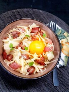 Una foto de Tagliatelle a la carbonara sin nata