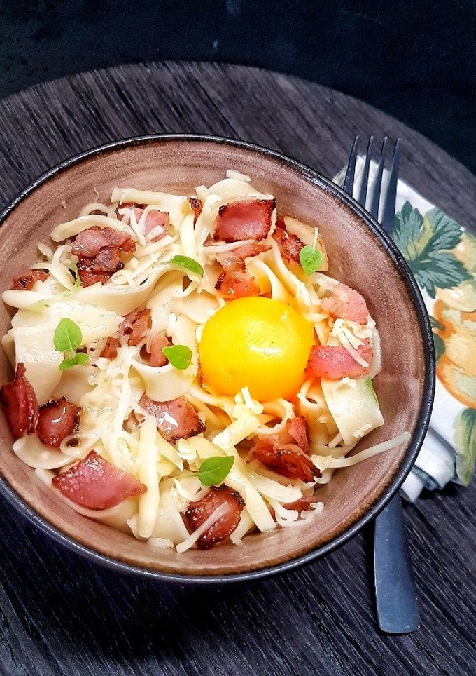 Una foto de Tagliatelle a la carbonara sin nata