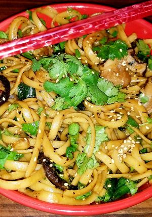 A picture of Mike's Garlic Mushroom Asian Noodles.