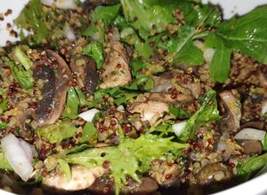 Una foto de Quinoa con champignons y vegetales