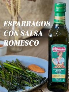 Una foto de Espárragos con salsa romesco