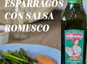 Una foto de Espárragos con salsa romesco