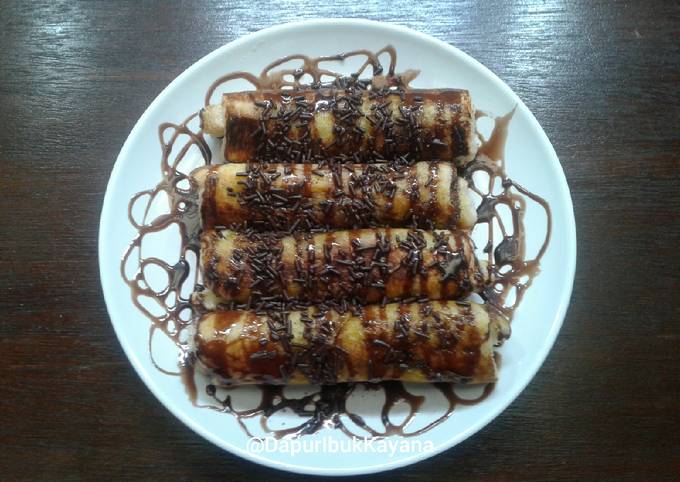 245. Roti Bakar Gulung Isi Pisang Cokelat