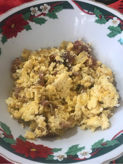 Una foto de Huevos revueltos con tocineta
