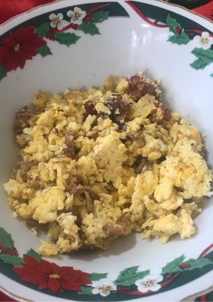 Una foto de Huevos revueltos con tocineta