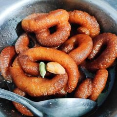 A picture of Chhena ki jalebi.