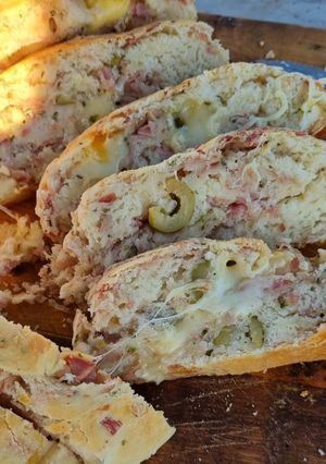 Una foto de Rosca de Jamón, Provolone y Aceitunas ❤