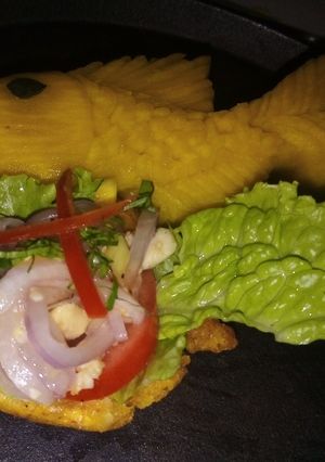 Una foto de Tostones de plátano con relleno de cecina