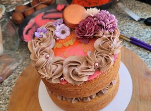 Foto principal de TARTA de CUMPLEAÑOS con Crema de Kinder Bueno y Ganaché de Chocolate Blanco (con nata)