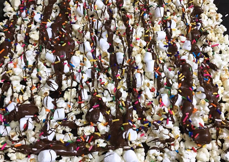 Simple Way to Make Any-night-of-the-week Hot chocolate popcorn