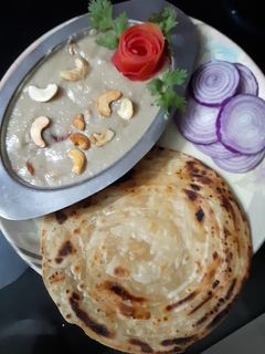ખોયા કાજુ કરી (Khoya kaju Curry Recipe in Gujarati) રેસીપી મુખ્ય ફોટો
