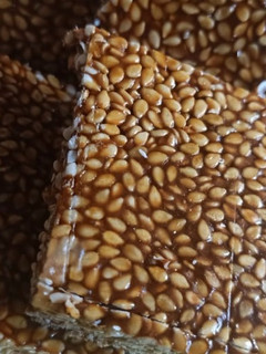 તલ સાંકળી, તલ ની ચીક્કી રેસીપી મુખ્ય ફોટો