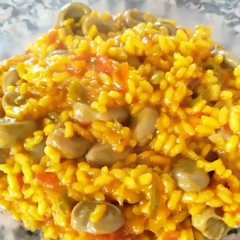 Una foto de Habas con arroz