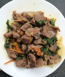 thịt trâu xào lá lốt