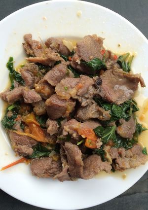 Hình của món Thịt trâu xào lá lốt.